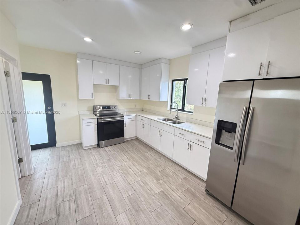 Recently Rented: $2,150 (2 beds, 2 baths, 650 Square Feet)