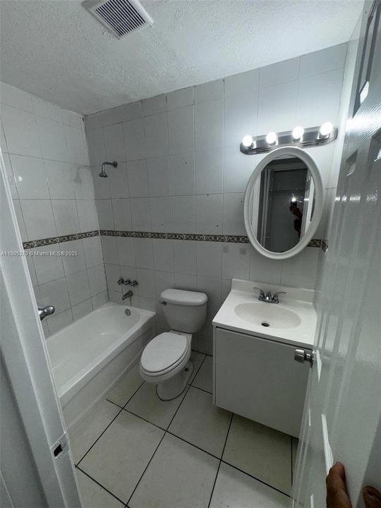 For Rent: $1,900 (2 beds, 1 baths, 736 Square Feet)