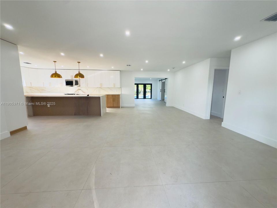 出租: $6,500 (5 贝兹, 3 浴室, 2802 平方英尺)