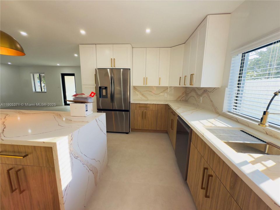 出租: $6,500 (5 贝兹, 3 浴室, 2802 平方英尺)