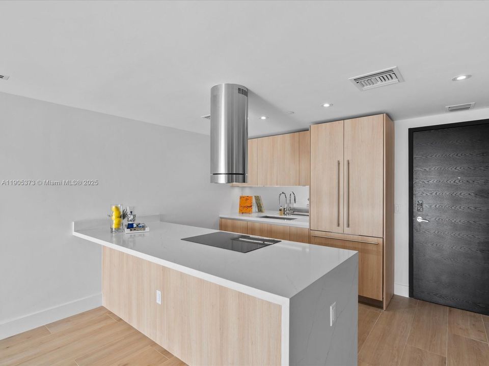 For Sale: $1,510,000 (2 beds, 2 baths, 1229 Square Feet)