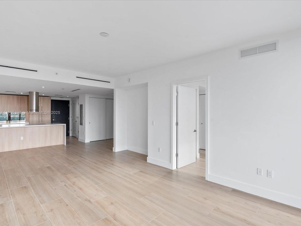 For Sale: $1,510,000 (2 beds, 2 baths, 1229 Square Feet)