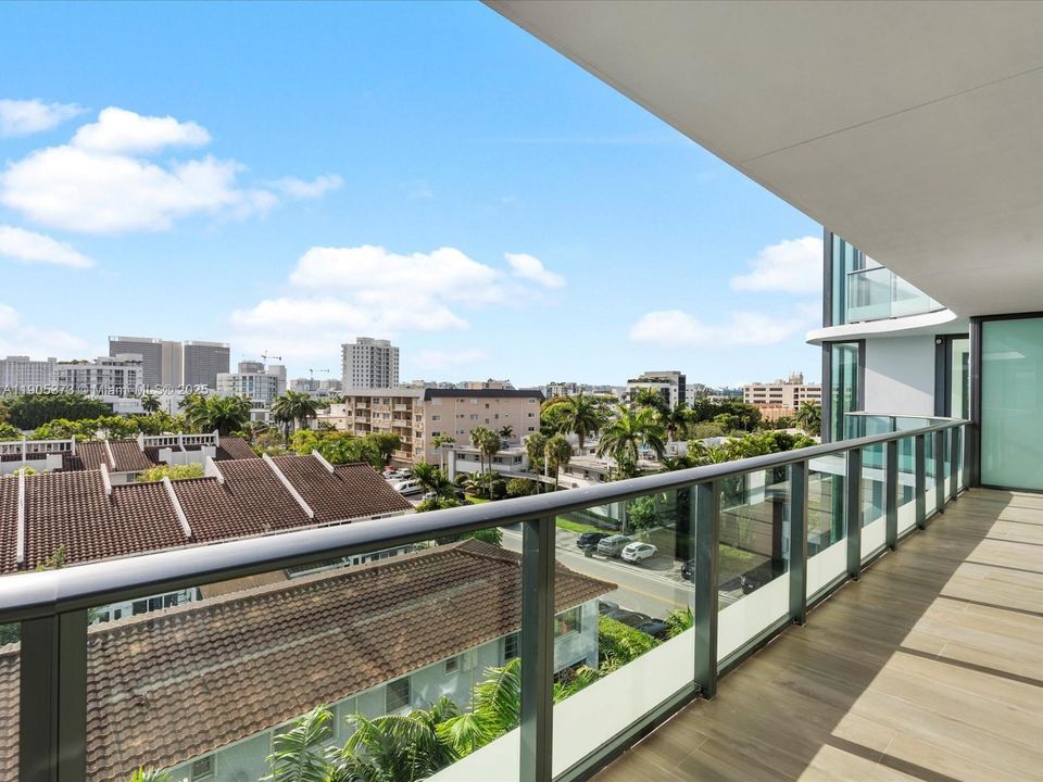 For Sale: $1,510,000 (2 beds, 2 baths, 1229 Square Feet)