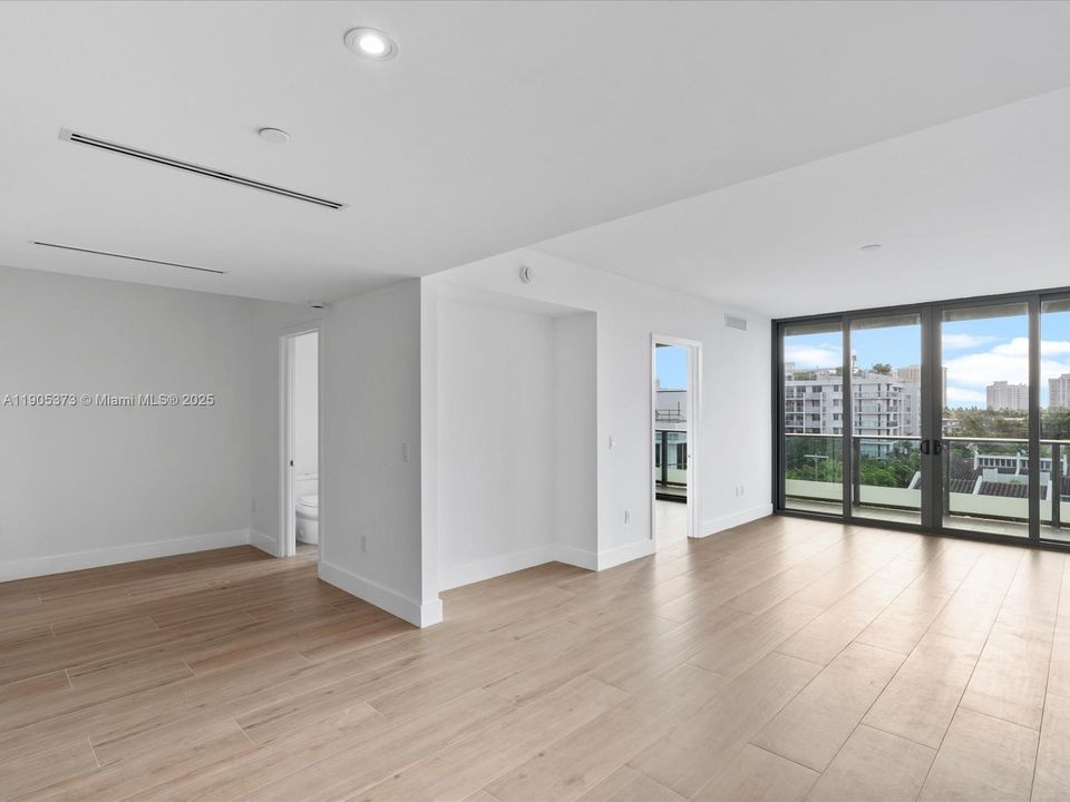 Flexible Den/Office Area and wall niche