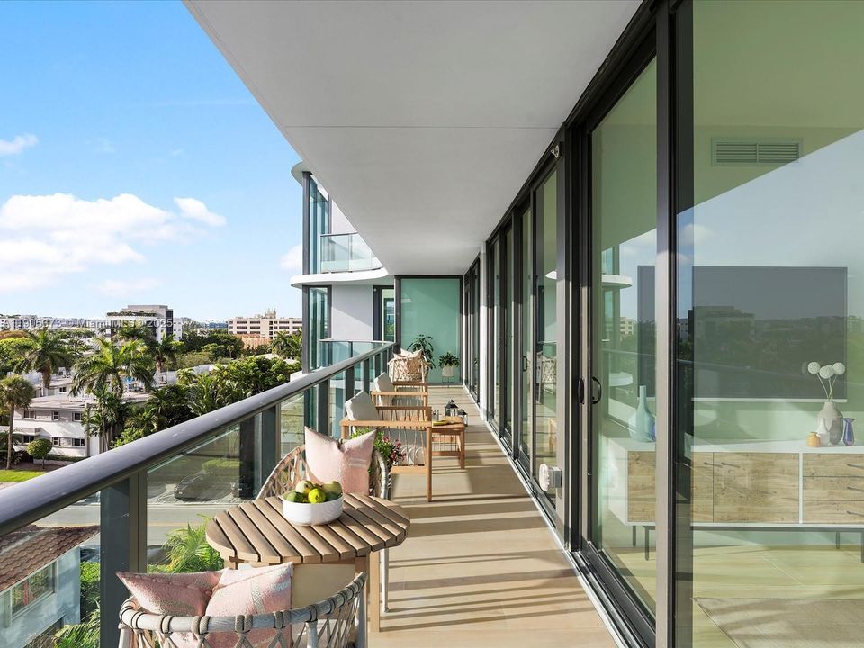 For Sale: $1,510,000 (2 beds, 2 baths, 1229 Square Feet)