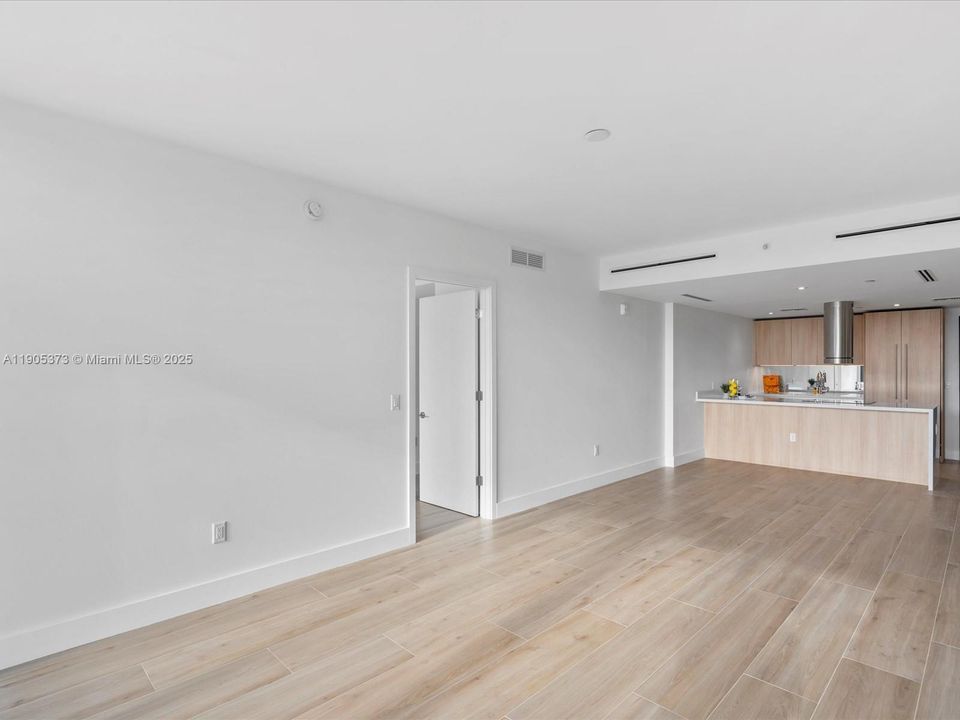 For Sale: $1,510,000 (2 beds, 2 baths, 1229 Square Feet)