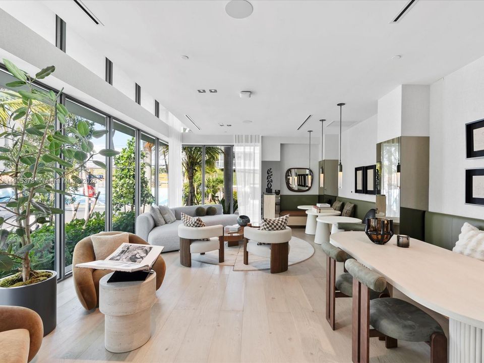 For Sale: $1,510,000 (2 beds, 2 baths, 1229 Square Feet)