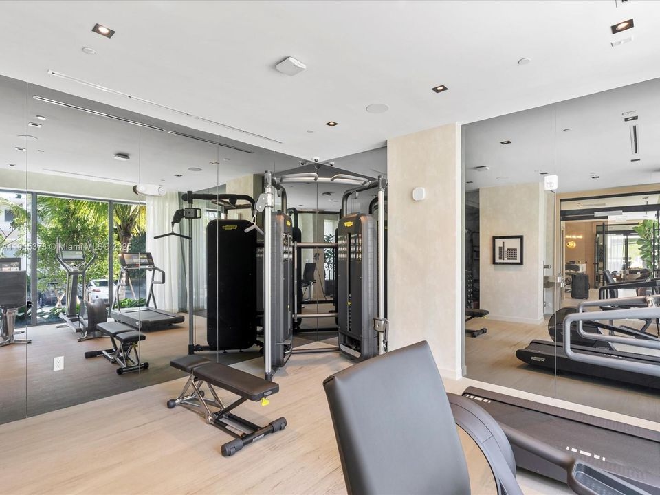 For Sale: $1,510,000 (2 beds, 2 baths, 1229 Square Feet)