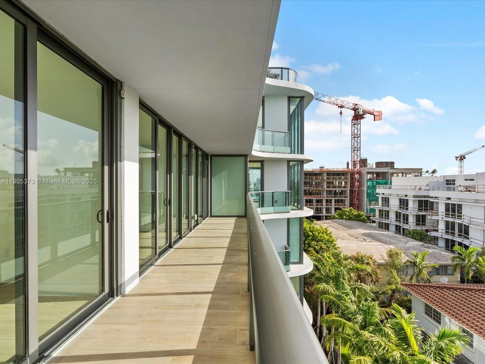 For Sale: $1,510,000 (2 beds, 2 baths, 1229 Square Feet)