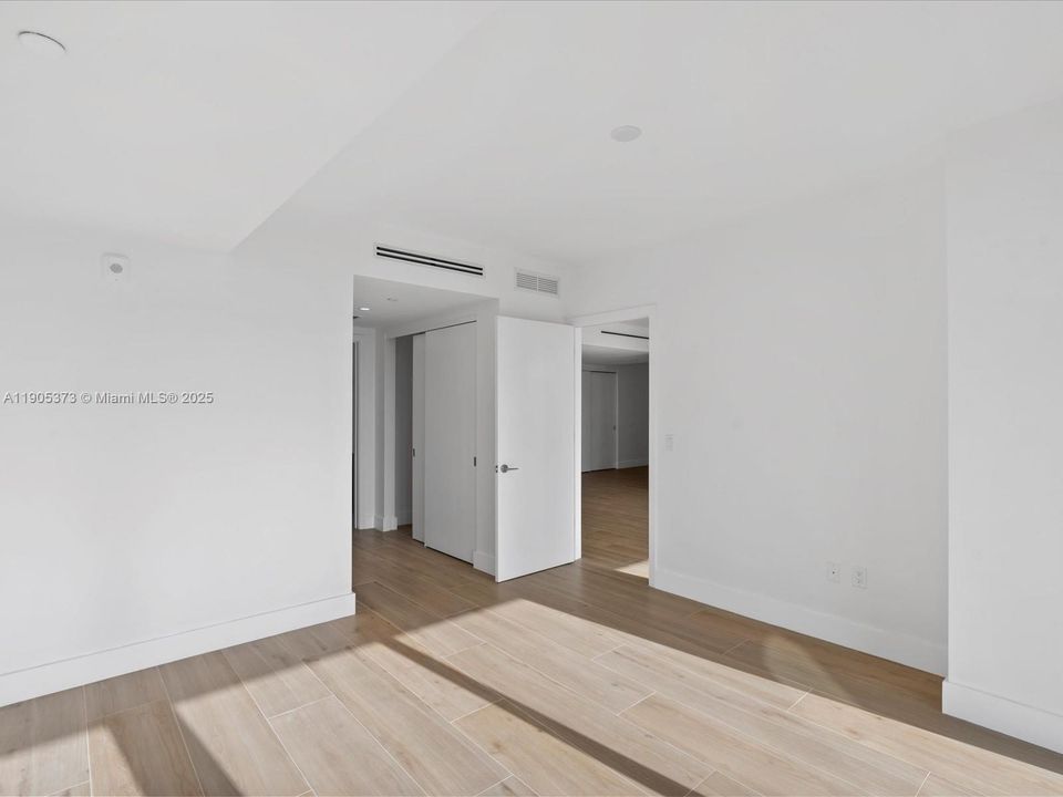 For Sale: $1,510,000 (2 beds, 2 baths, 1229 Square Feet)