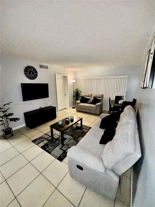 Recently Rented: $1,750 (1 beds, 1 baths, 676 Square Feet)
