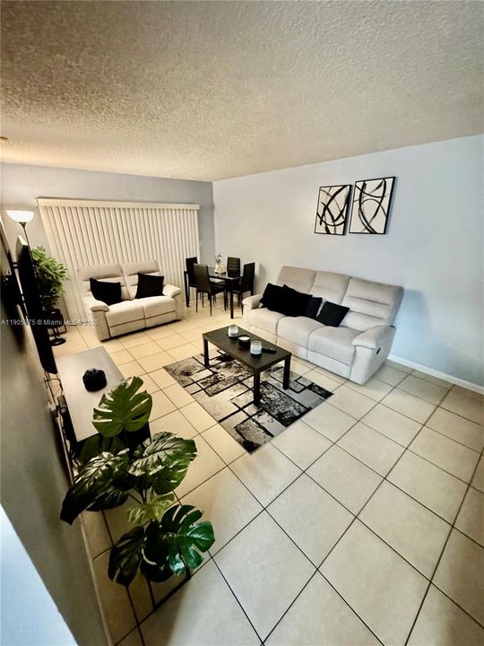 Recently Rented: $1,750 (1 beds, 1 baths, 676 Square Feet)