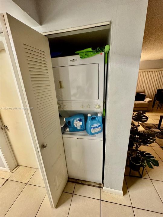 Recently Rented: $1,750 (1 beds, 1 baths, 676 Square Feet)