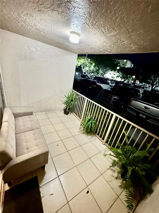Recently Rented: $1,750 (1 beds, 1 baths, 676 Square Feet)
