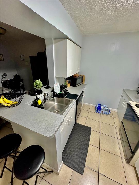 Recently Rented: $1,750 (1 beds, 1 baths, 676 Square Feet)