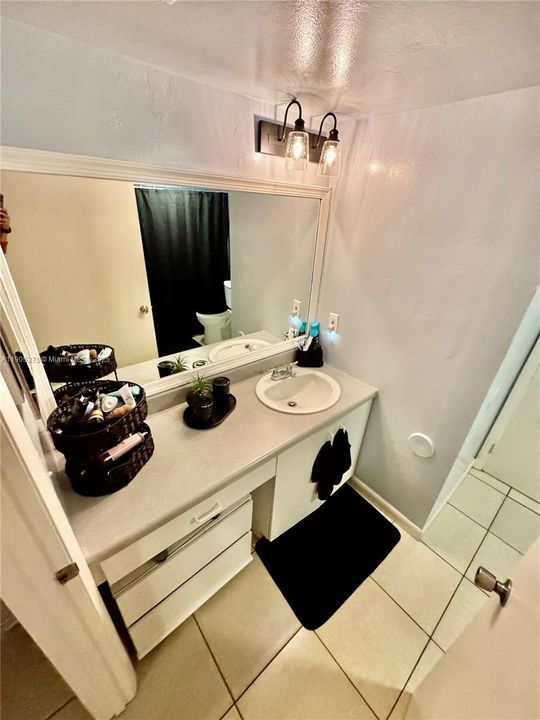 Recently Rented: $1,750 (1 beds, 1 baths, 676 Square Feet)