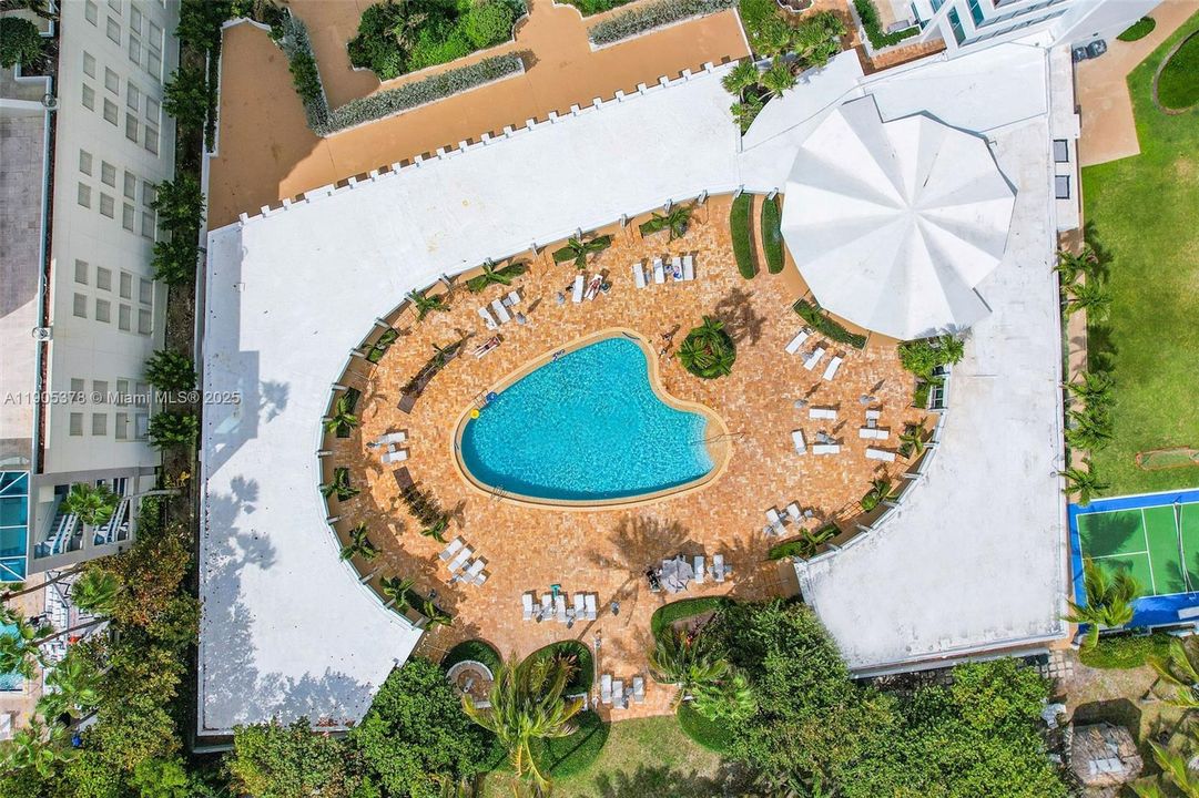 合同活跃: $4,500 (2 贝兹, 3 浴室, 1660 平方英尺)