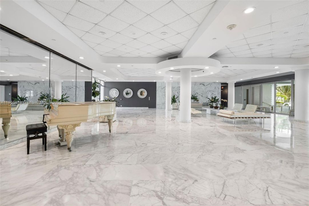 合同活跃: $4,500 (2 贝兹, 3 浴室, 1660 平方英尺)