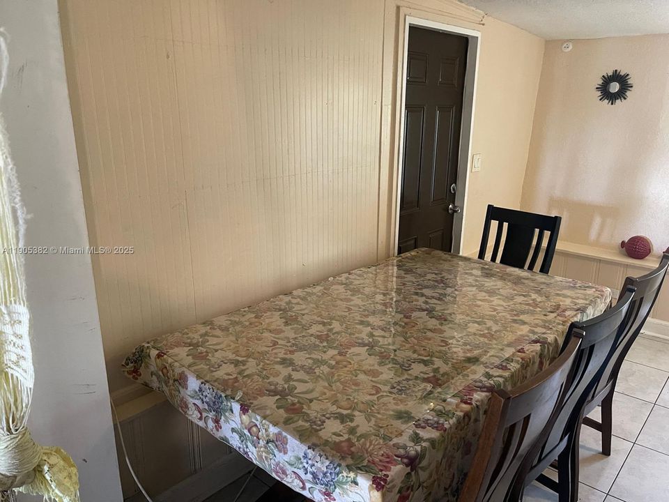 For Sale: $533,000 (3 beds, 1 baths, 1269 Square Feet)