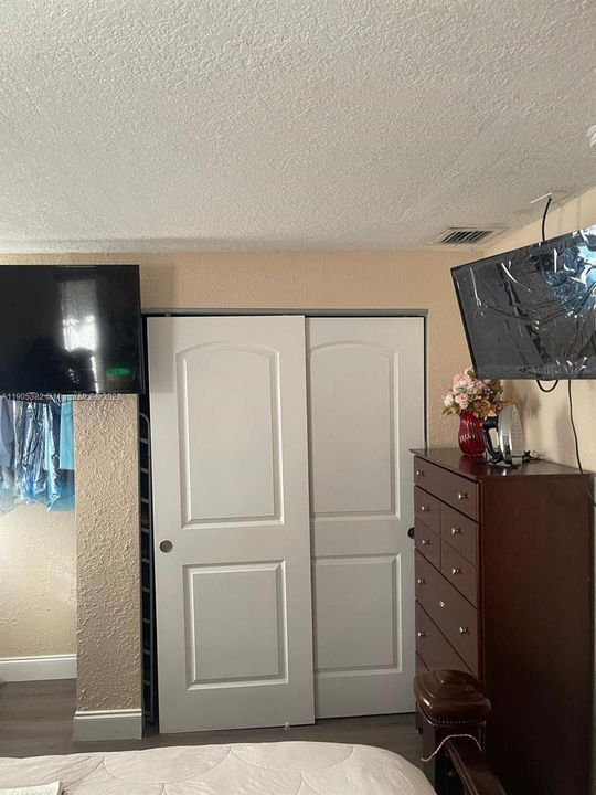 For Sale: $533,000 (3 beds, 1 baths, 1269 Square Feet)