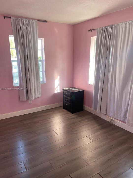 For Sale: $533,000 (3 beds, 1 baths, 1269 Square Feet)