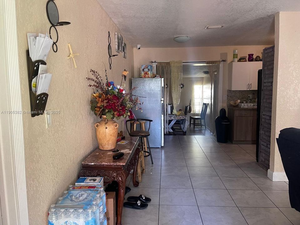 For Sale: $533,000 (3 beds, 1 baths, 1269 Square Feet)