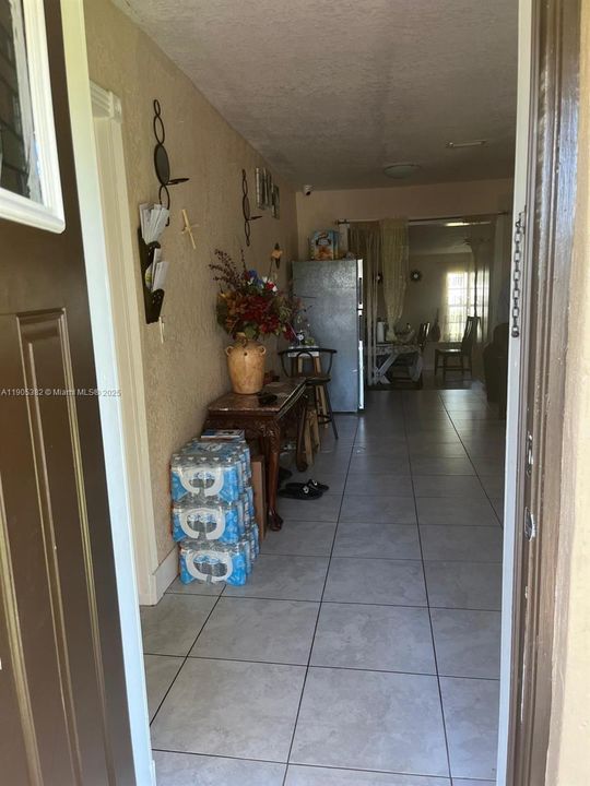 For Sale: $533,000 (3 beds, 1 baths, 1269 Square Feet)