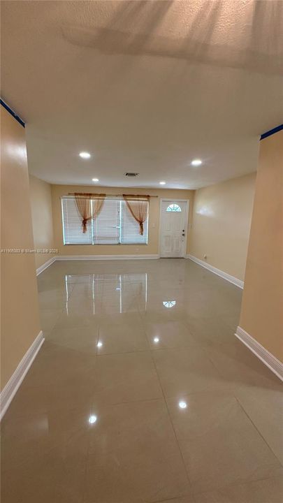 Recently Rented: $2,600 (2 beds, 2 baths, 1028 Square Feet)