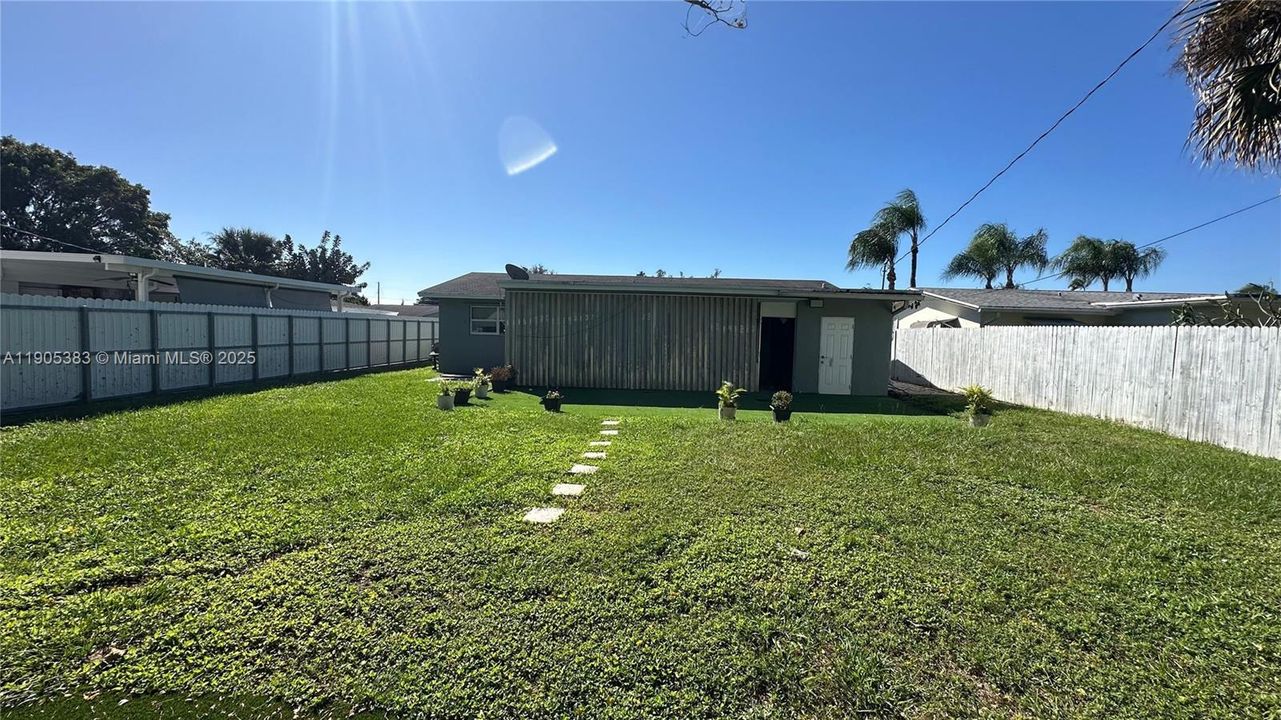 Recently Rented: $2,600 (2 beds, 2 baths, 1028 Square Feet)