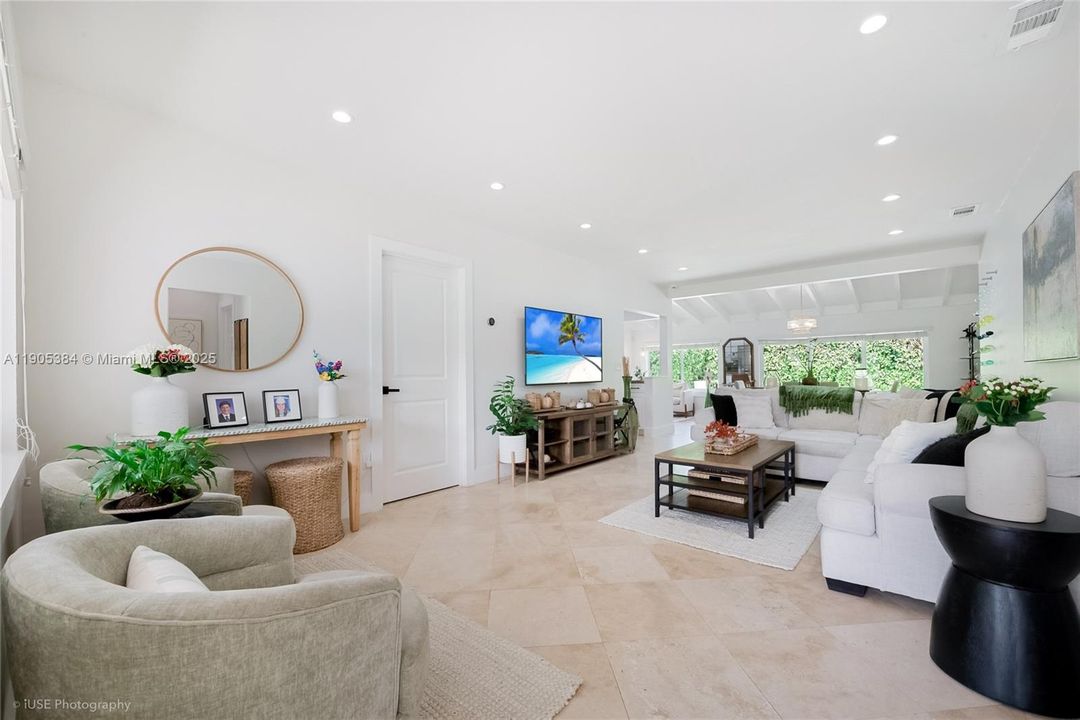 Active With Contract: $1,125,000 (3 beds, 2 baths, 1390 Square Feet)