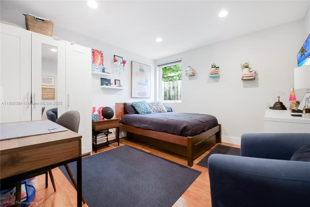 Active With Contract: $1,125,000 (3 beds, 2 baths, 1390 Square Feet)