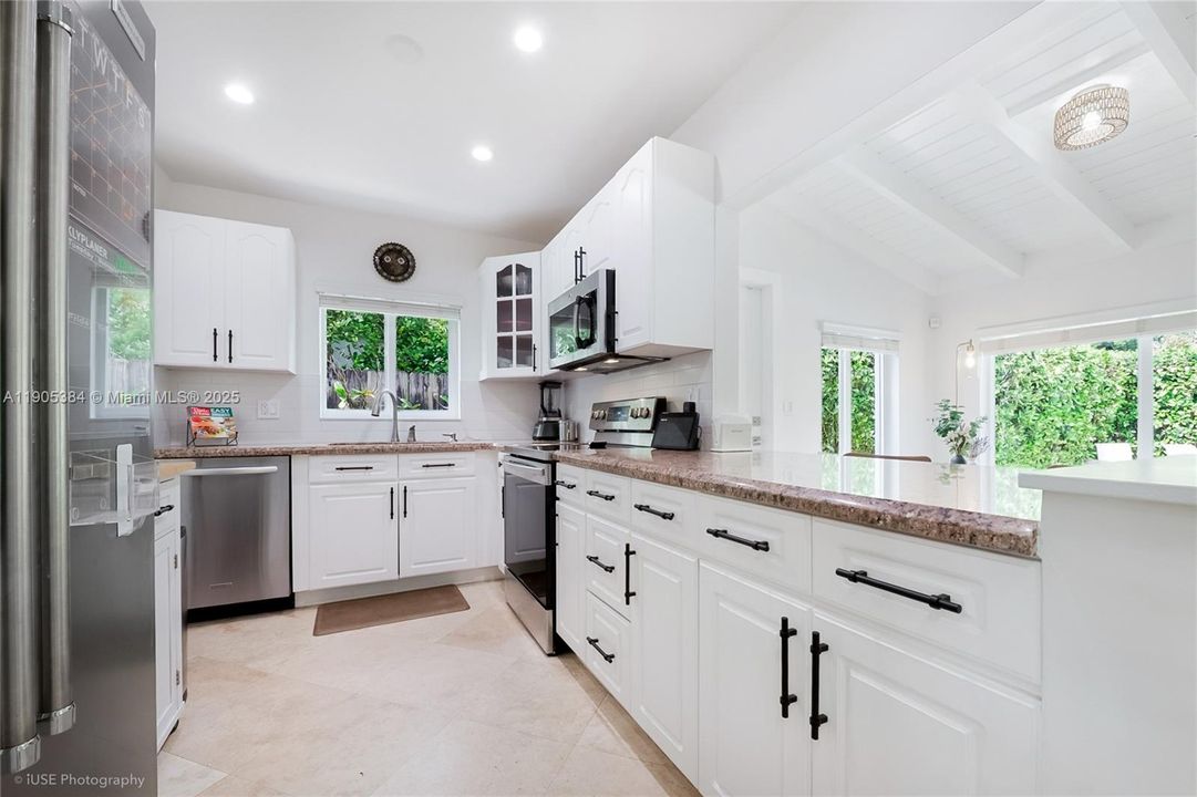 Active With Contract: $1,125,000 (3 beds, 2 baths, 1390 Square Feet)