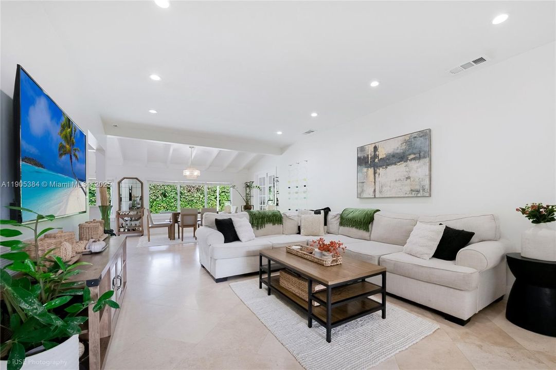 Active With Contract: $1,125,000 (3 beds, 2 baths, 1390 Square Feet)