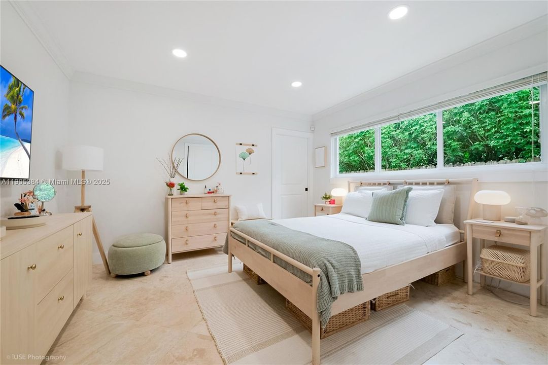 Active With Contract: $1,125,000 (3 beds, 2 baths, 1390 Square Feet)