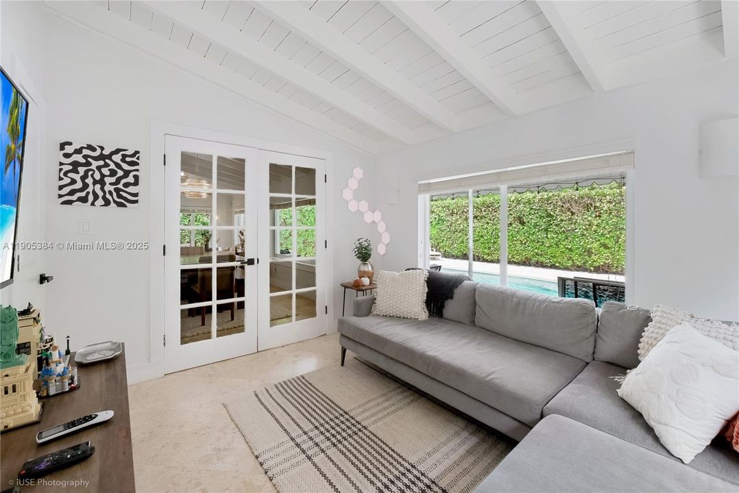 Active With Contract: $1,125,000 (3 beds, 2 baths, 1390 Square Feet)