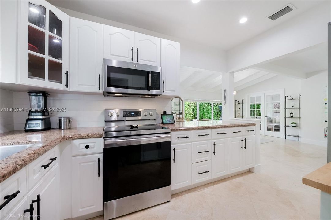 Active With Contract: $1,125,000 (3 beds, 2 baths, 1390 Square Feet)