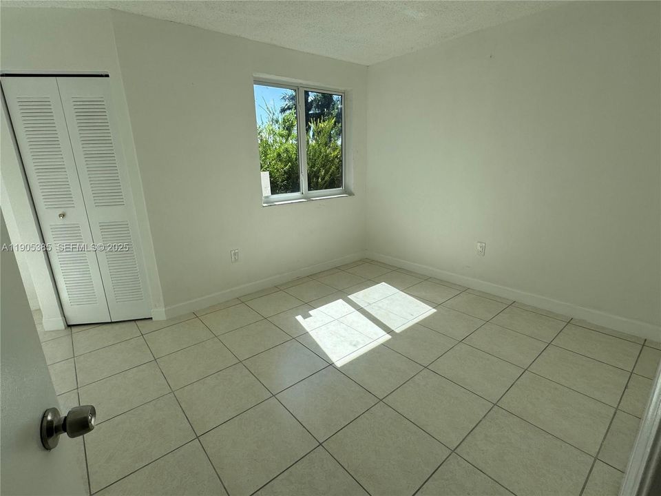 For Sale: $335,000 (2 beds, 2 baths, 859 Square Feet)