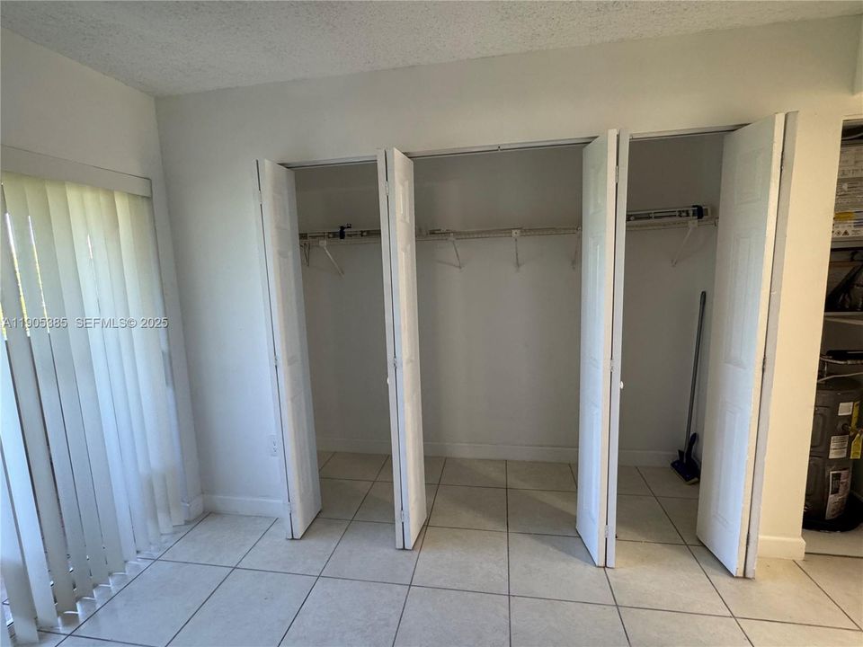 For Sale: $335,000 (2 beds, 2 baths, 859 Square Feet)