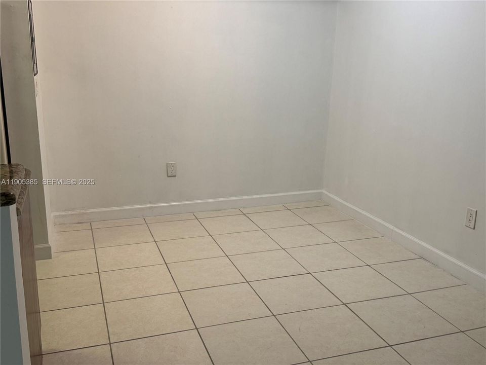 For Sale: $335,000 (2 beds, 2 baths, 859 Square Feet)