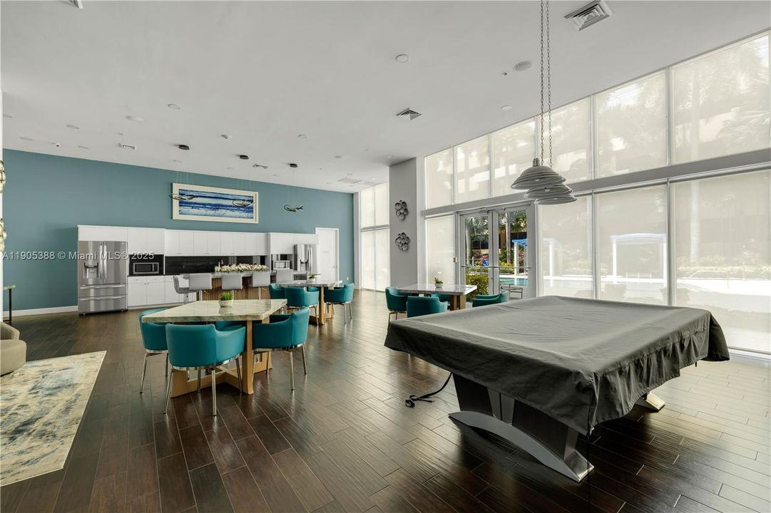 待售: $396,000 (1 贝兹, 1 浴室, 841 平方英尺)