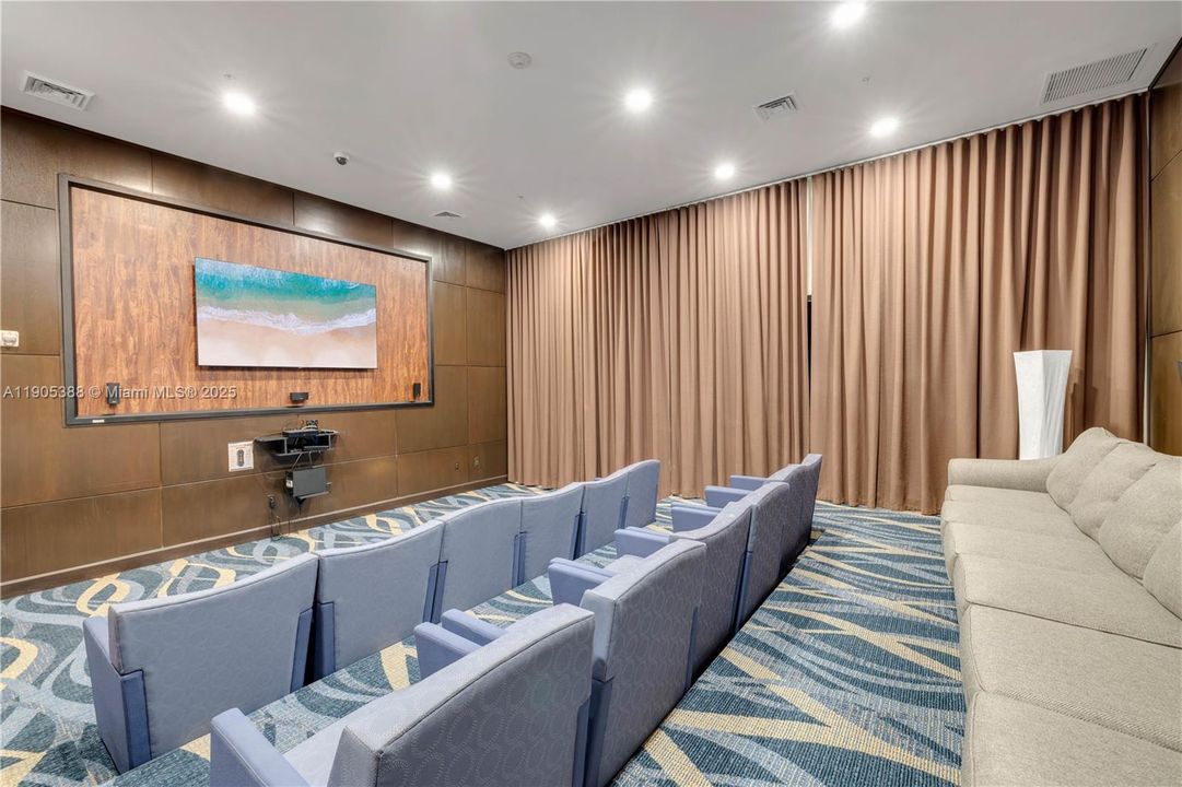 待售: $396,000 (1 贝兹, 1 浴室, 841 平方英尺)