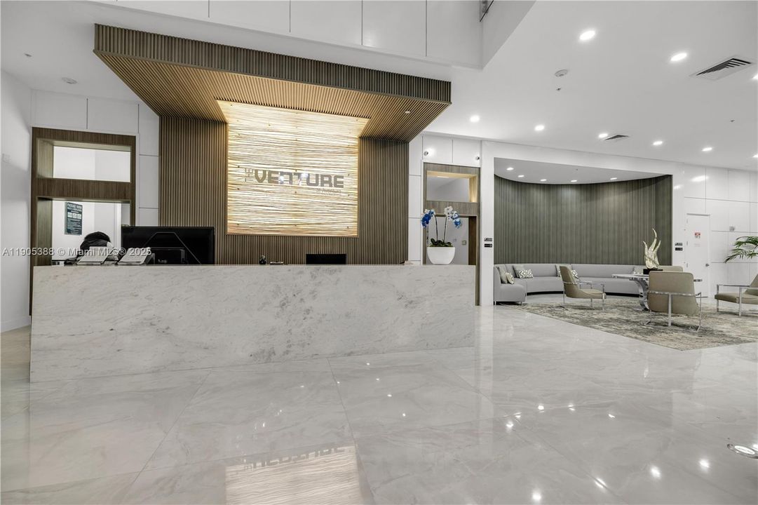 待售: $396,000 (1 贝兹, 1 浴室, 841 平方英尺)