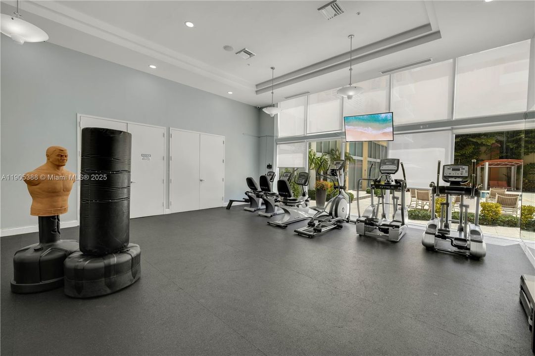 待售: $396,000 (1 贝兹, 1 浴室, 841 平方英尺)