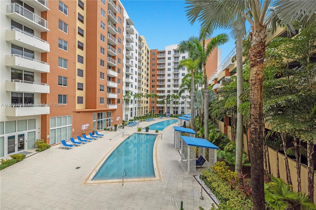 待售: $396,000 (1 贝兹, 1 浴室, 841 平方英尺)