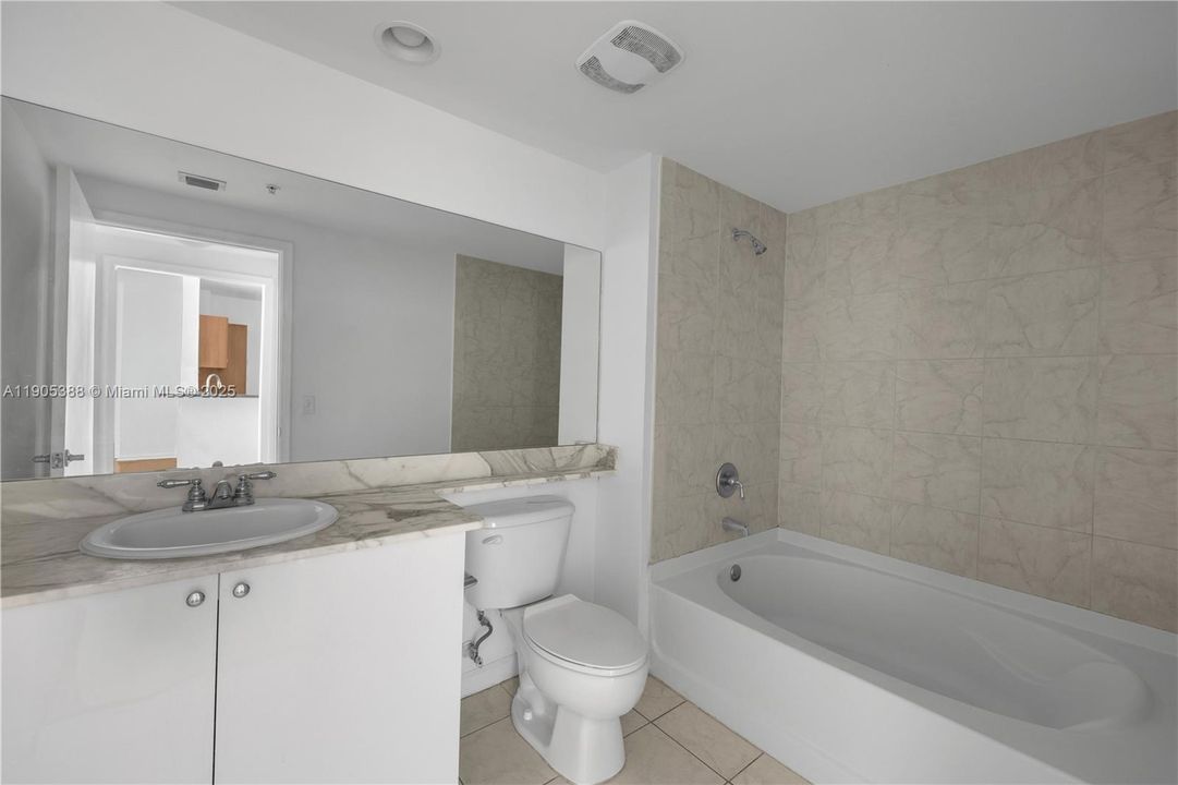 待售: $396,000 (1 贝兹, 1 浴室, 841 平方英尺)