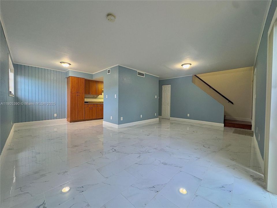 На продажу: $325,000 (2 спален, 2 ванн, 1100 Квадратных фут)