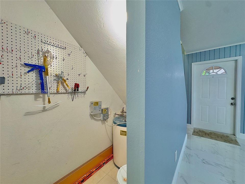 На продажу: $325,000 (2 спален, 2 ванн, 1100 Квадратных фут)