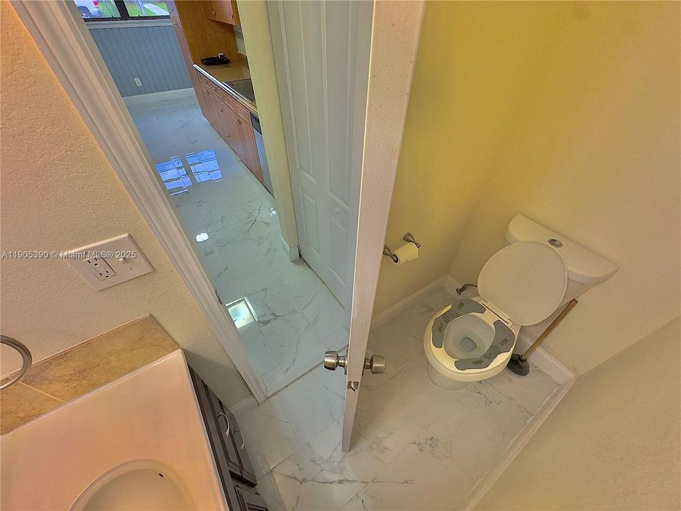 На продажу: $325,000 (2 спален, 2 ванн, 1100 Квадратных фут)