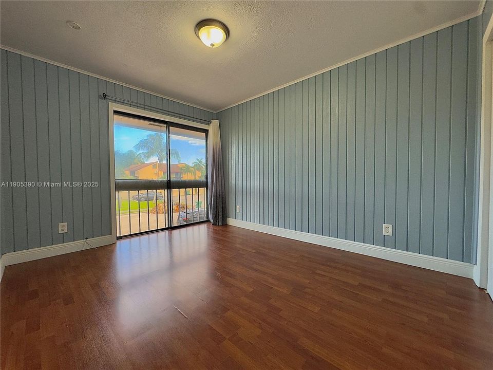 На продажу: $325,000 (2 спален, 2 ванн, 1100 Квадратных фут)