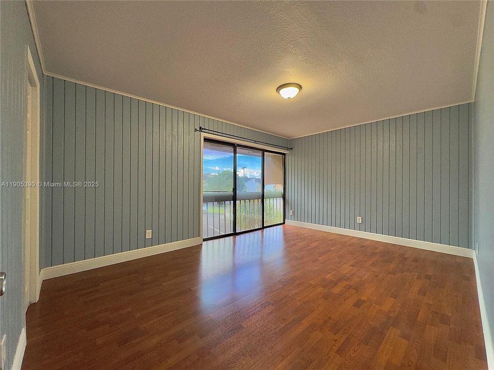 На продажу: $325,000 (2 спален, 2 ванн, 1100 Квадратных фут)